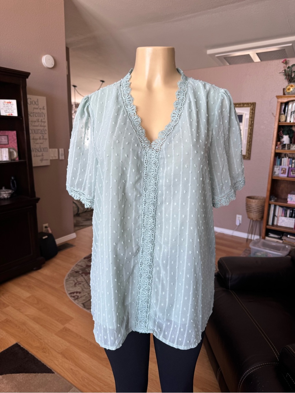 Boutique light green V-neck short sleeve textured blouse-size L